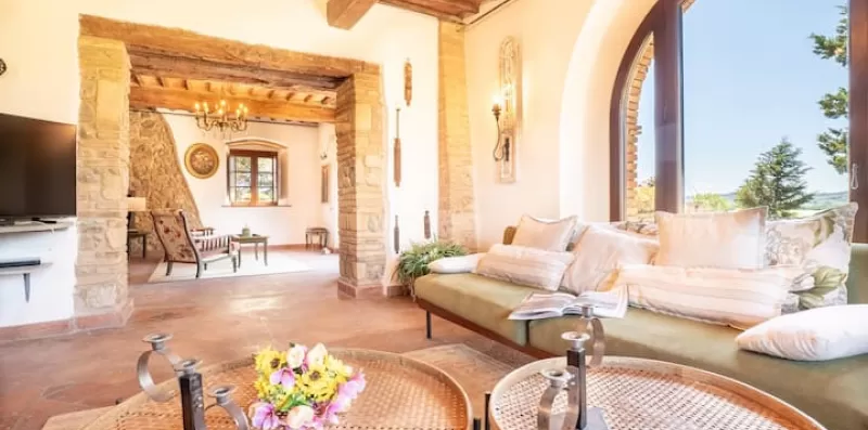 Rilassatevi in ​​una villa privata con piscina, biliardo e vista lago 6