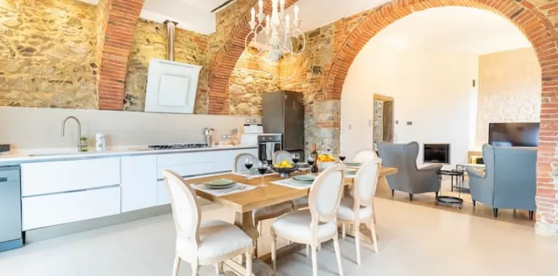 Elegante villa con piscina, giardino e comfort raffinato 2
