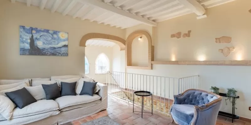 Elegante villa con piscina, giardino e comfort raffinato 4