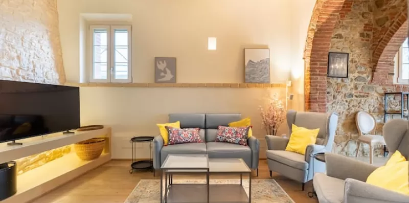 Elegante villa con piscina, giardino e comfort raffinato 8
