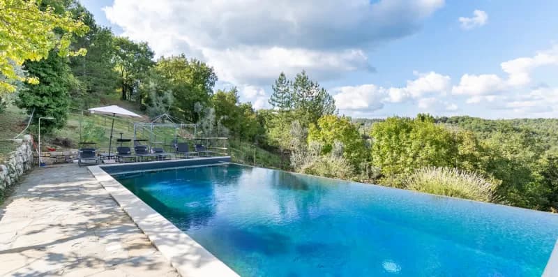 Villa con piscina a sfioro nel cuore del Chianti